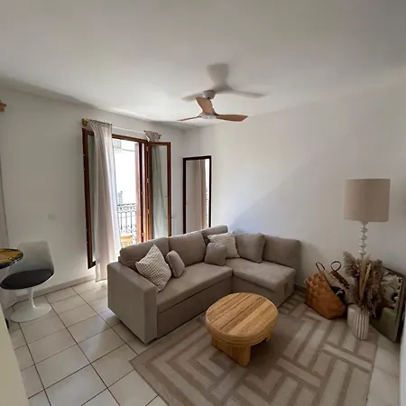 Apartment Setois Style, Charm And Comfort